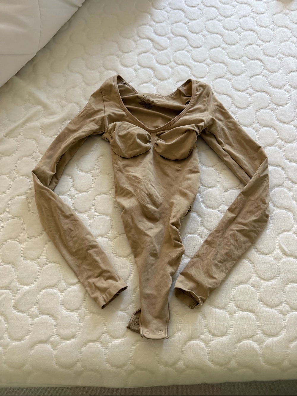SKIMS Seamless Sculpt Long Sleeve Thong Bodysuit - Picture 2 of 3